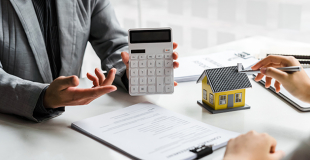 Vu les taux, faut-il attendre 2024 pour acheter un bien immobilier ?