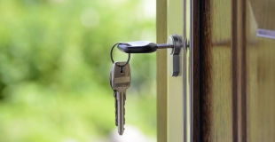 Achat immobilier avec 2 300 à 2 500€ de salaire : combien puis-je emprunter ?