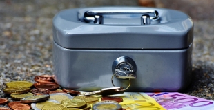 Crédit immobilier : faut-il emprunter même si on peut payer comptant ?