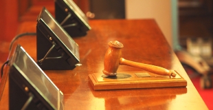 Comment fonctionne la vente aux enchères immobilières ? Peut-on faire de bonnes affaires ?