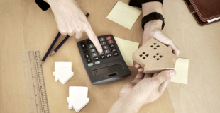 Acheter une maison avec des crédits en cours : les solutions !