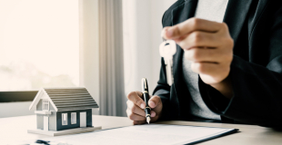 Crédit immobilier en étant célibataire : est-ce un problème ?