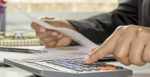 Regrouper un crédit travaux et un crédit immobilier : avantages et fonctionnement