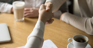 Acheter ou vendre entre particuliers : avantages et inconvénients