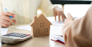 Mon banquier fait pression pour que je ne change pas d’assurance de prêt, que faire ?