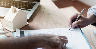 Faire jusqu'à 50 % d'économie en changeant d'assurance de prêt immobilier : est-ce réaliste ?