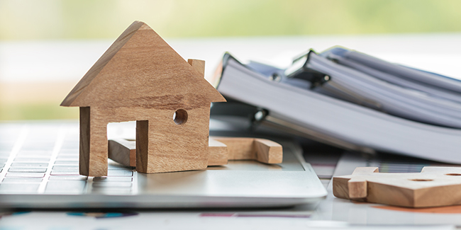Peut-on souscrire un prêt immobilier pour un tiers (famille, enfant, frère, sœur) ?