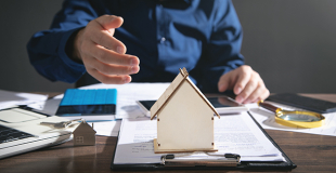 Par qui faire estimer son bien immobilier pour avoir le prix le plus juste ?