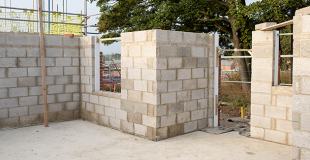 Ouverture de chantier : comment trouver une assurance décennale en urgence ?