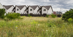 Vendre son terrain à un promoteur immobilier : nos conseils