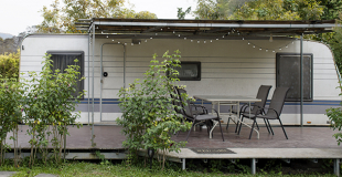 Installer une caravane ou un mobile-home dans son jardin : quelles règles ?