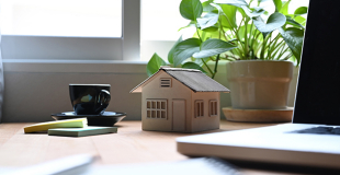 Quand commence-t-on à payer l'assurance de prêt immobilier ?