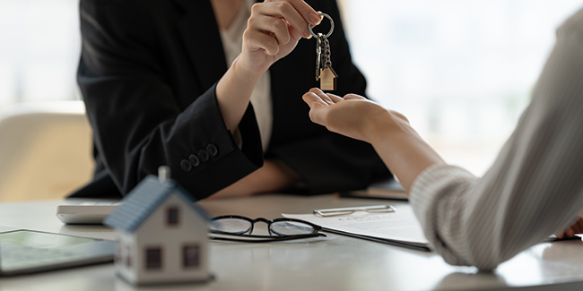 Mentir pour son assurance de prêt immobilier : risques et conséquences