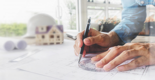 Construire sa maison avec un architecte : fonctionnement, avantages, inconvénients