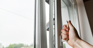 Prix Fenêtre PVC : conseils, coût de pose, budget, devis !