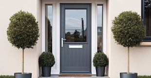 Prix porte d’entrée PVC : conseils, coût de pose, budget et devis !