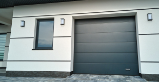 Prix porte de garage sectionnelle : conseils, coût de pose, budget et devis !